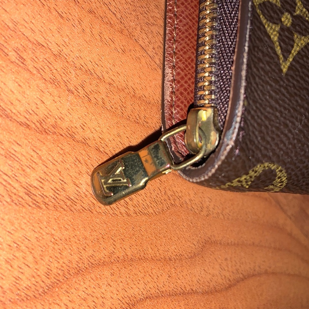 Authentic Louis Vuitton
Monogram Porte-Monnaie Zippy Wallet - Picture 2 of 16